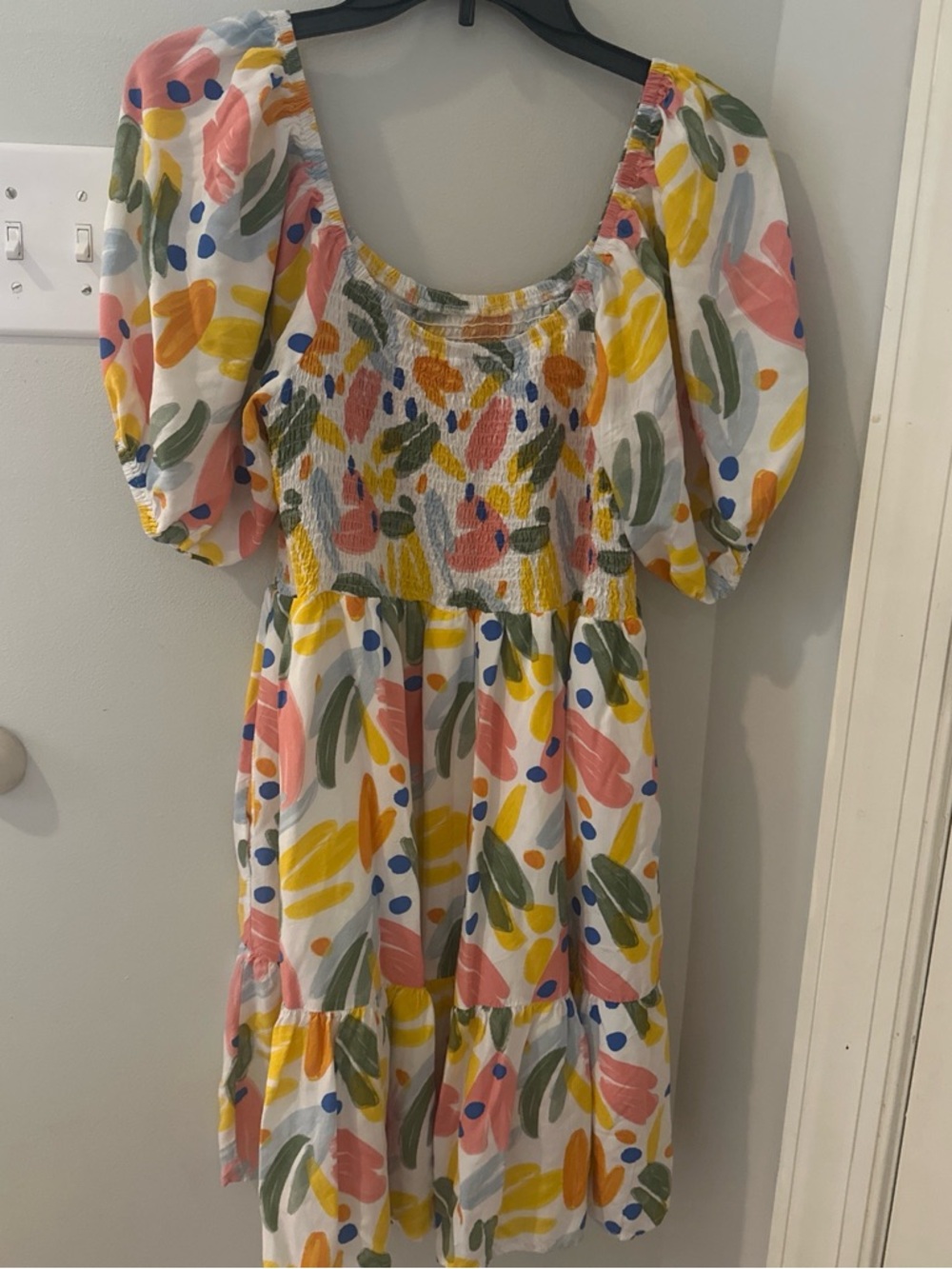 Smocked Puff-Sleeve Casual Dress in Multicolor Abstract Print